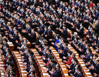 十四届全国人大一次会议在北京人民大会堂举行第三次全体会议